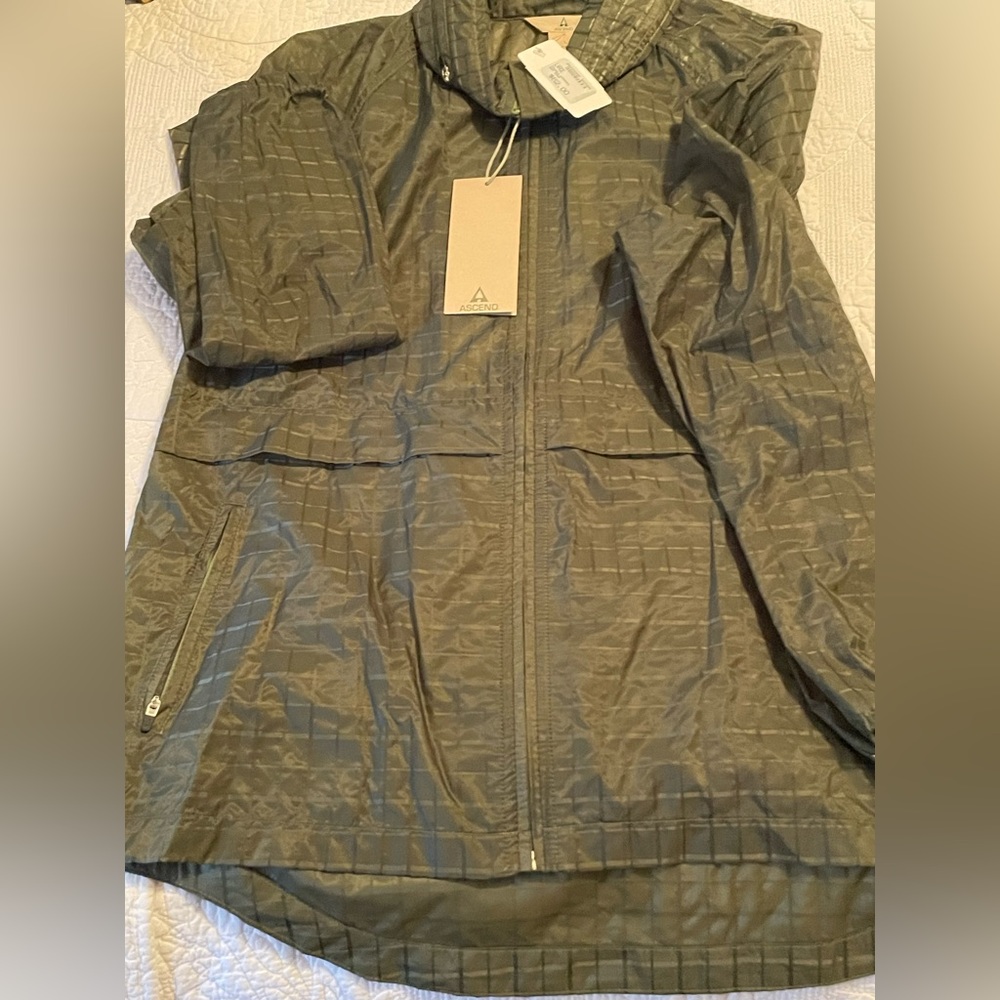Ascend Wind Breaker